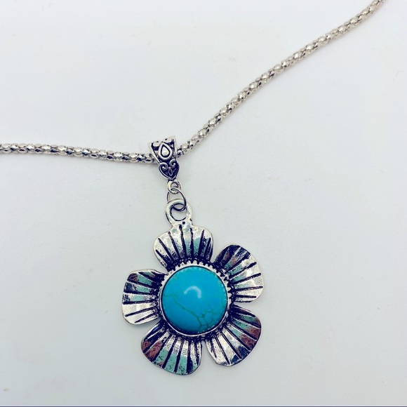 Necklace Turquoise colored Flower in Silver tone - Picture 5 of 12
